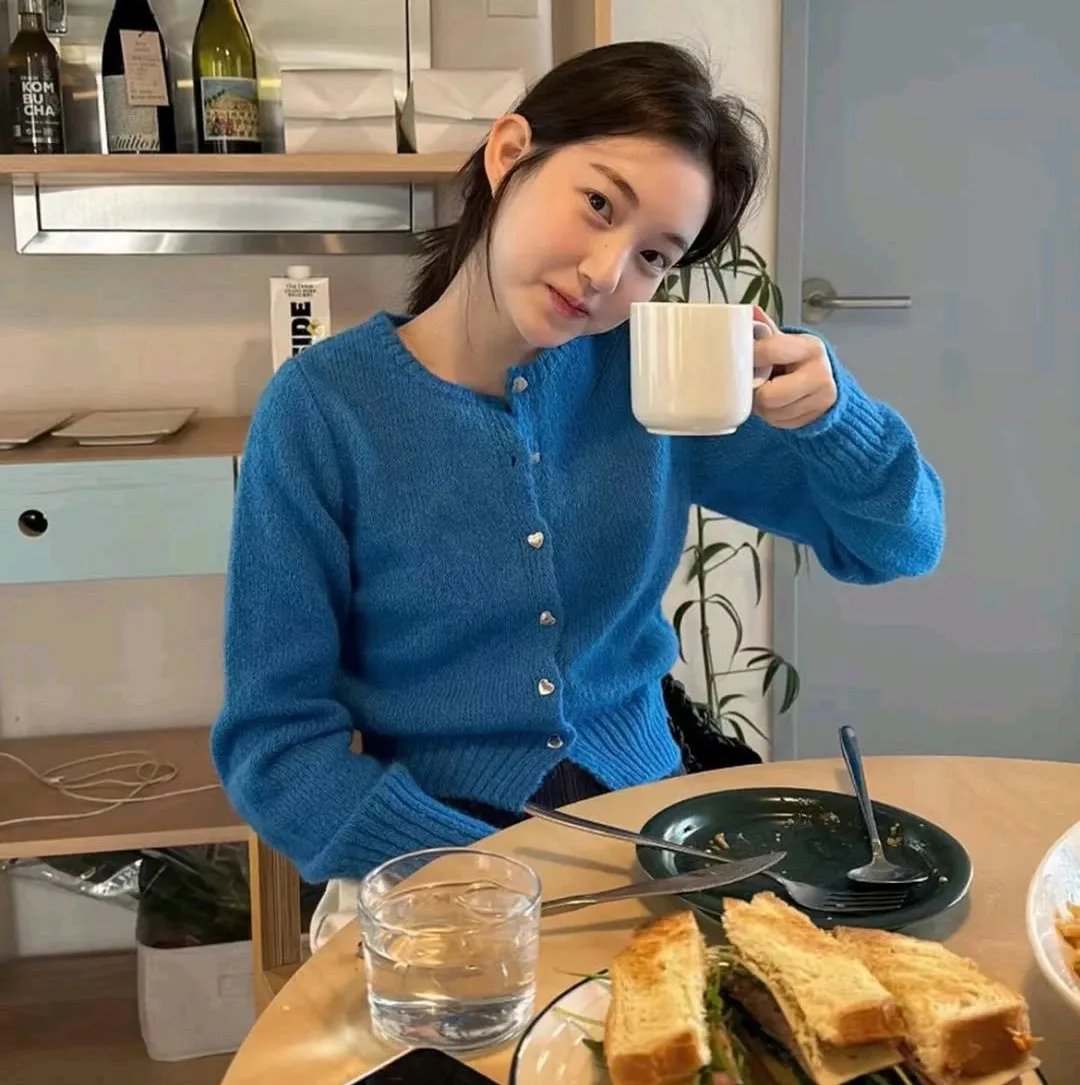 小奶龙驾到我在荒年带全家发大财